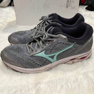 Mizuno Waverider Running Shoe, lightly worn